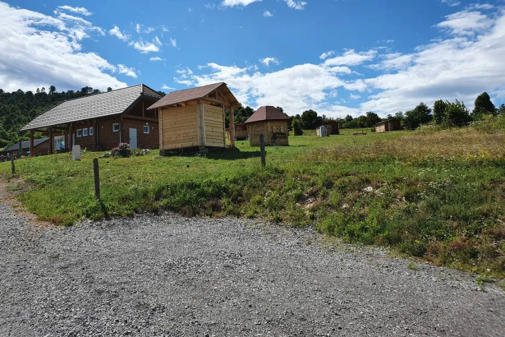 Camping & glamping The Sunrise Hill Pivka