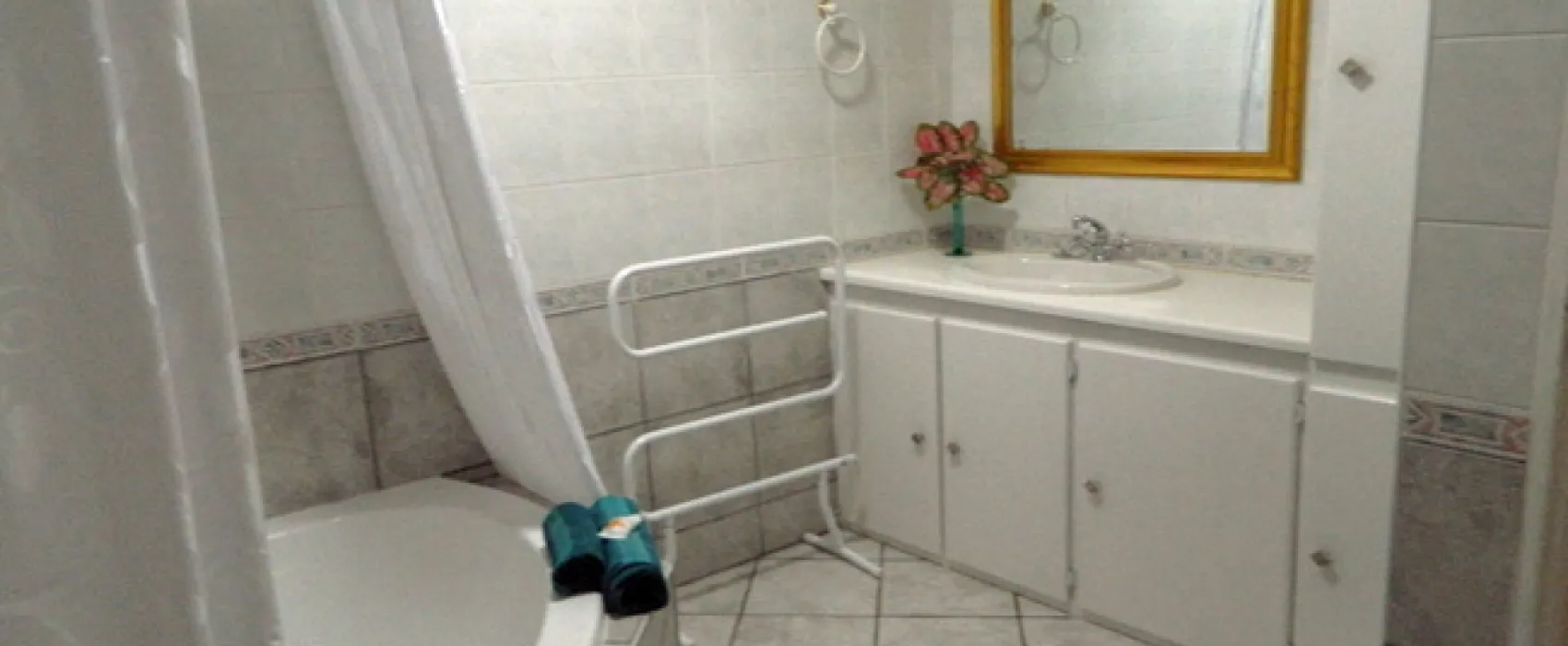 Airport En Route Travel Lodge and Campsite