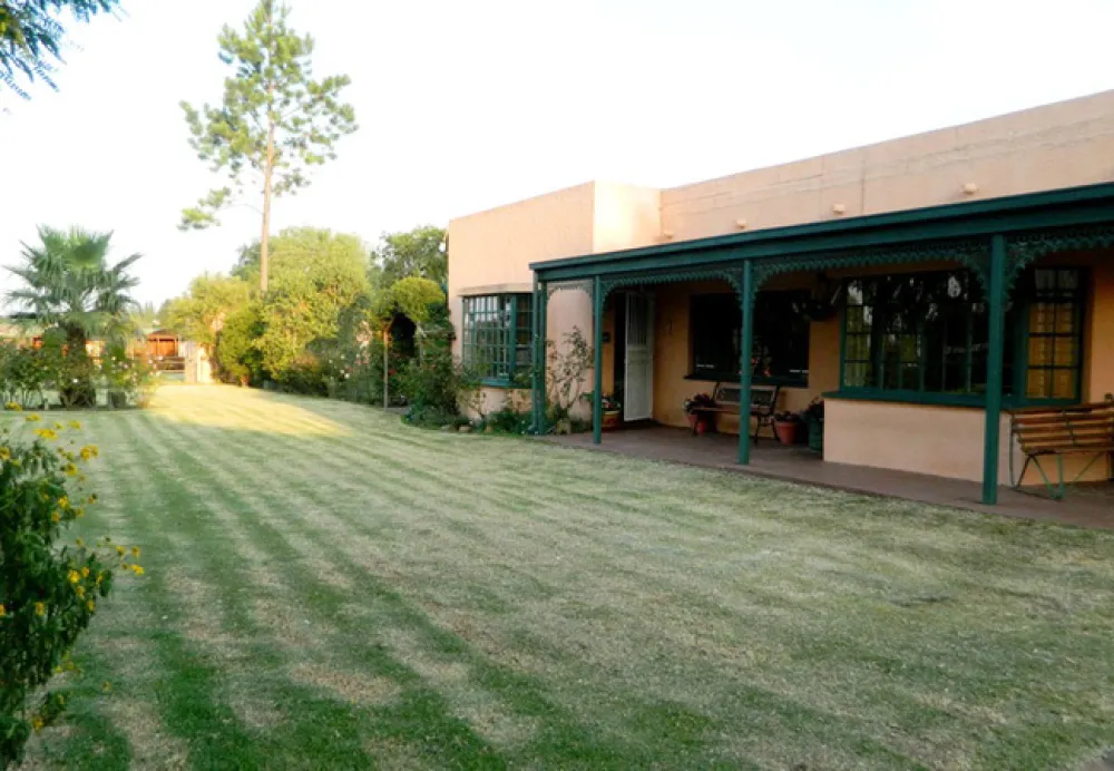 Airport En Route Travel Lodge and Campsite