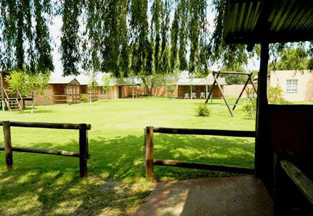 Airport En Route Travel Lodge and Campsite