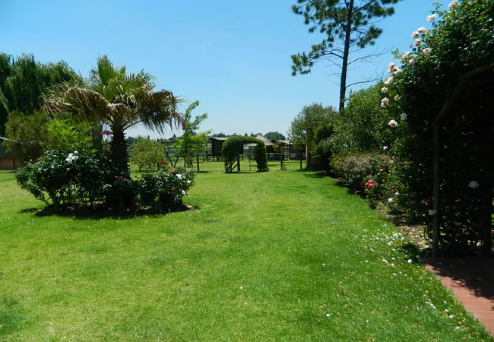 Airport En Route Travel Lodge and Campsite