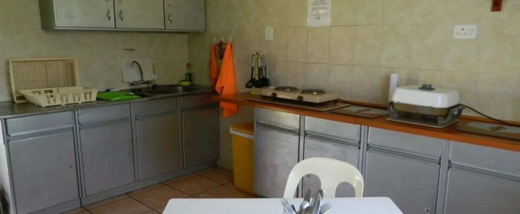 Airport En Route Travel Lodge and Campsite