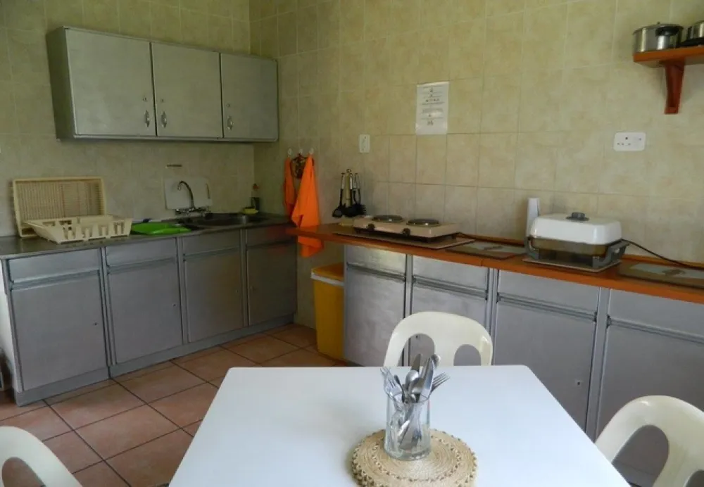 Airport En Route Travel Lodge and Campsite