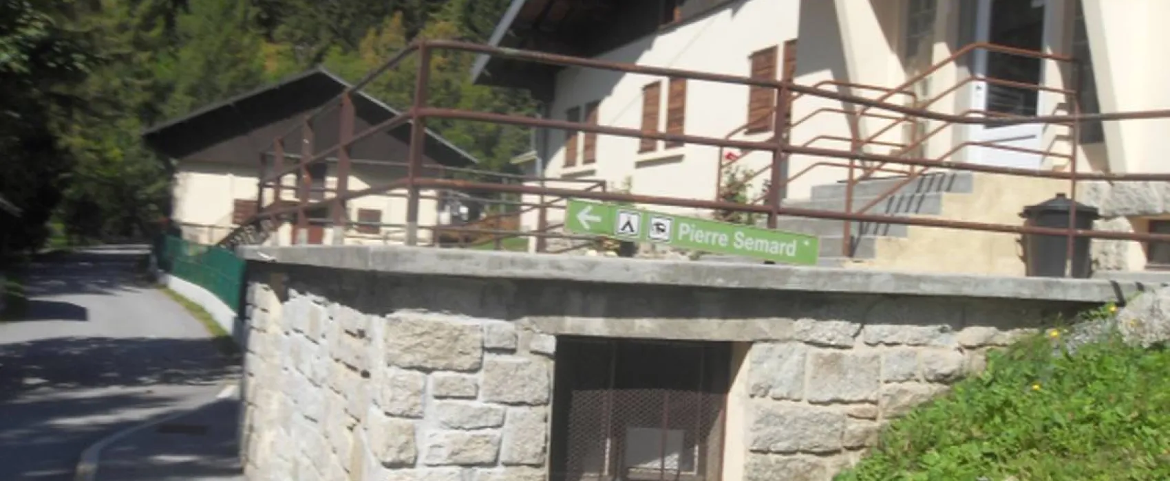 Camping Les Frasserands – Chalet Pierre Semard