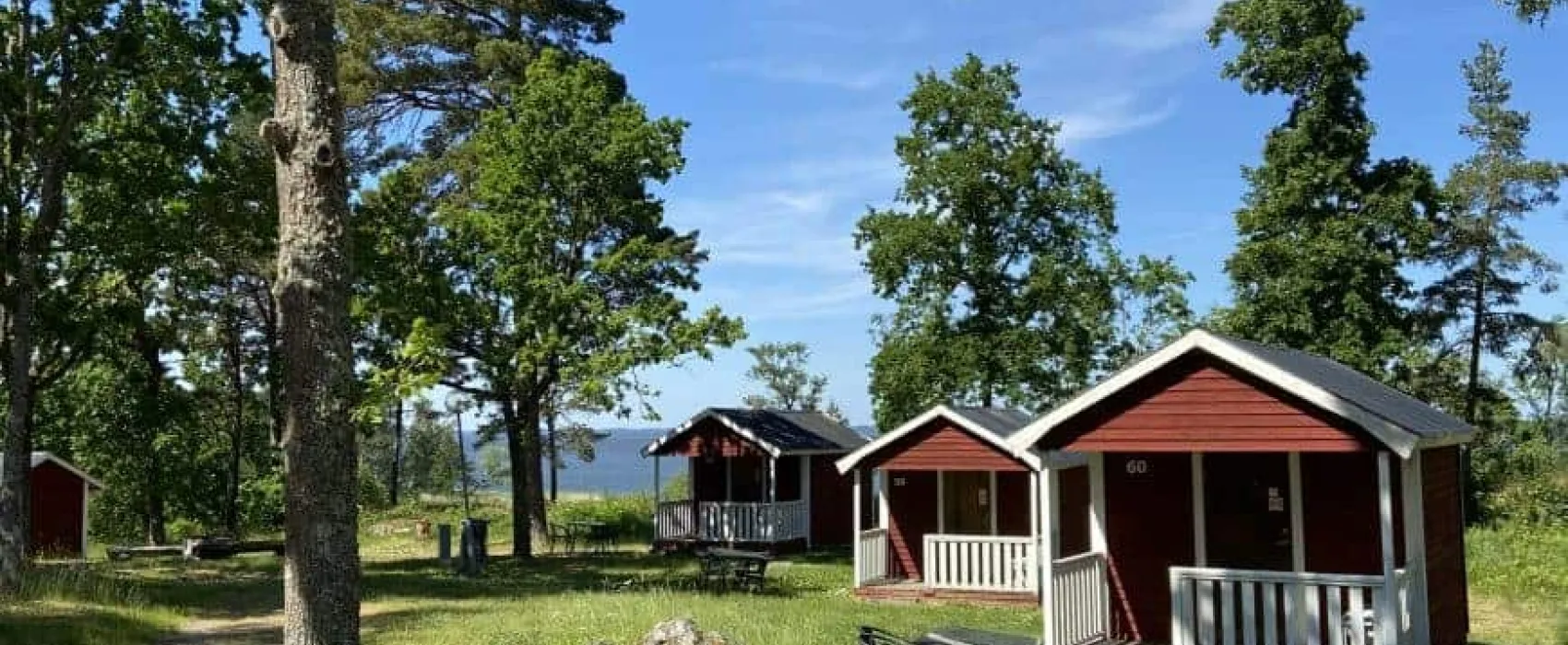 Hjälmargården och Läppe Camping