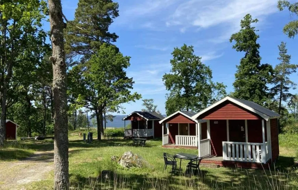 Hjälmargården och Läppe Camping