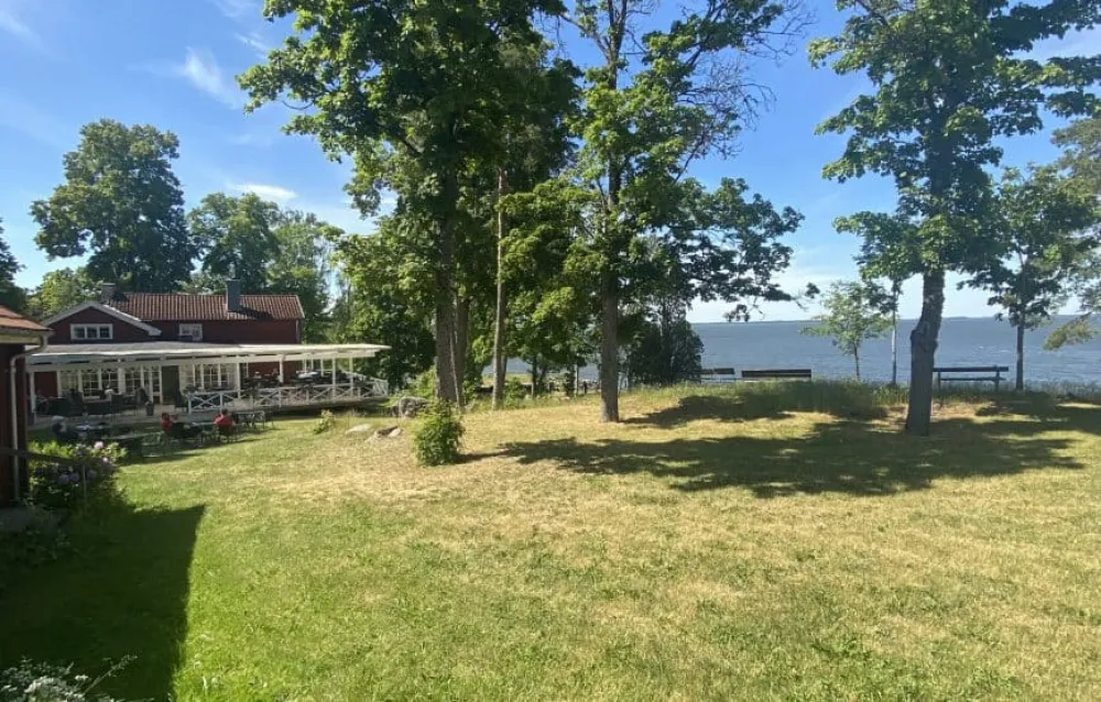 Hjälmargården och Läppe Camping