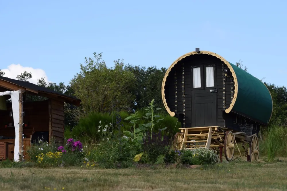 Domaine des Rêves (  Roulottes + Camping nature )