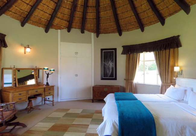Riverside Manor - Photo 2