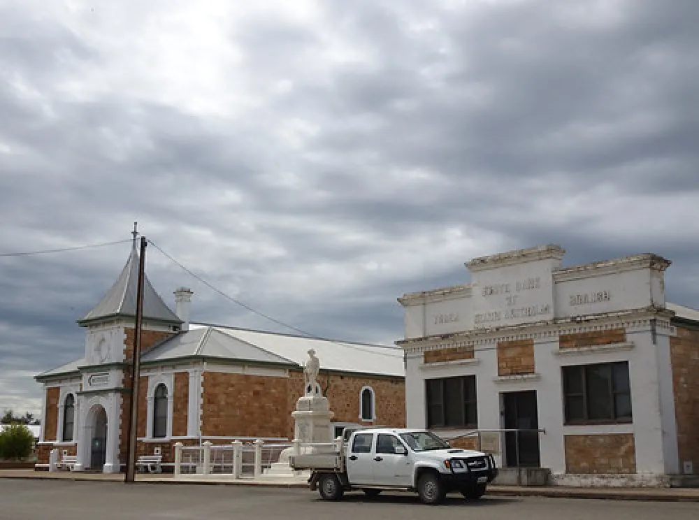 Yakkamoorundie Park at Yacka Campground