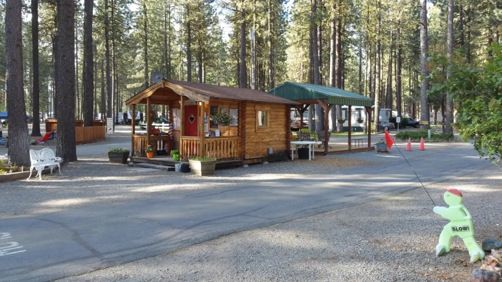 Movin' West RV Park