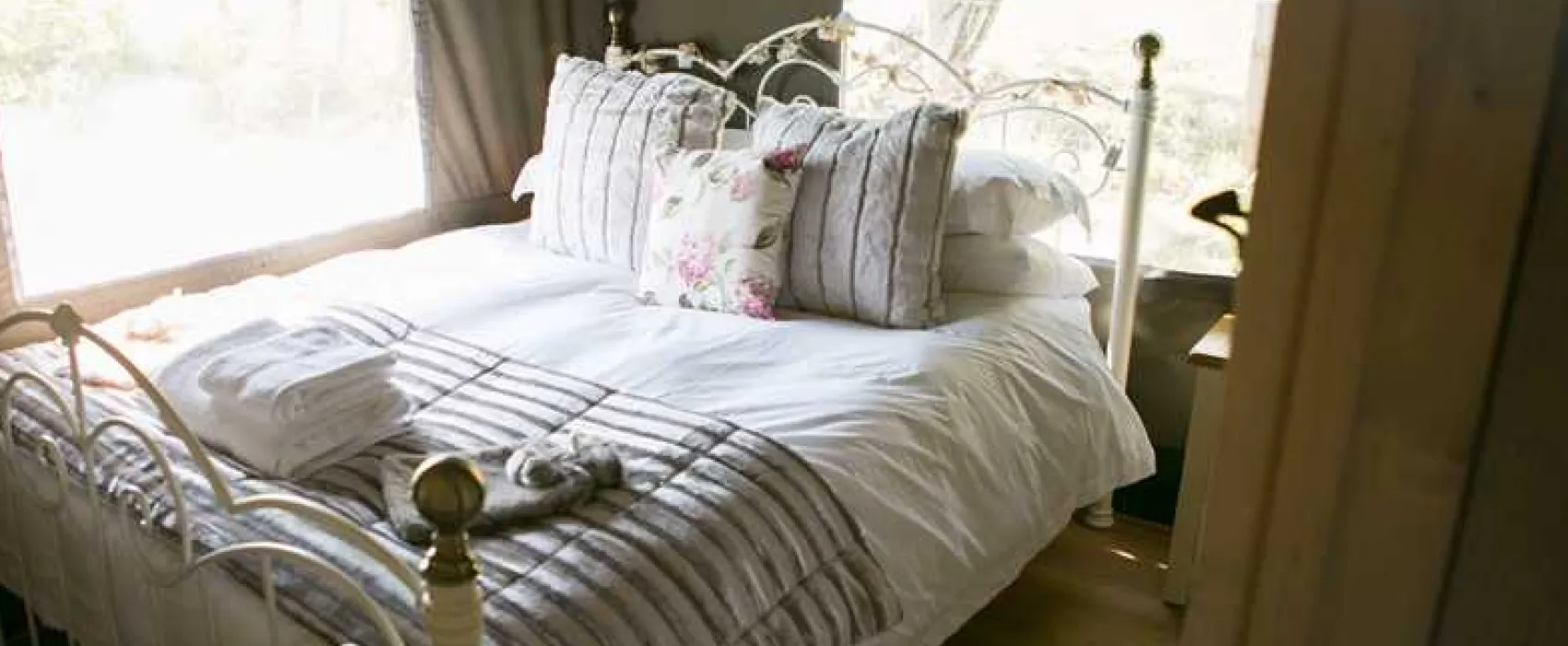 Oaklands Glamping and Treehouse