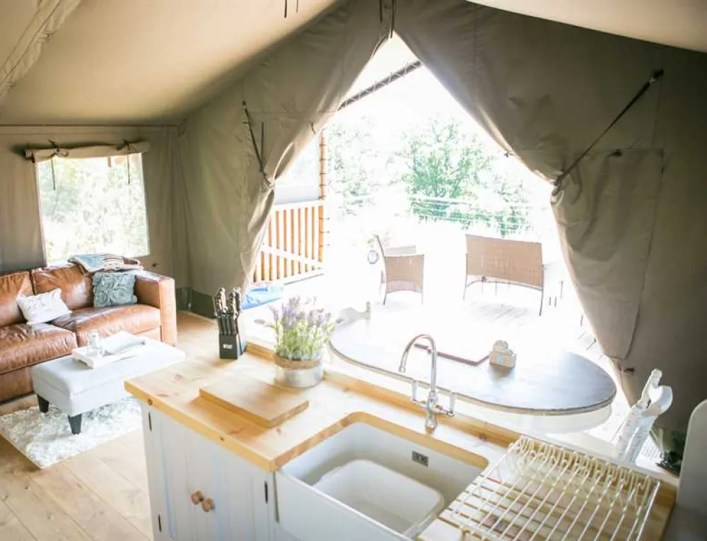 Oaklands Glamping and Treehouse