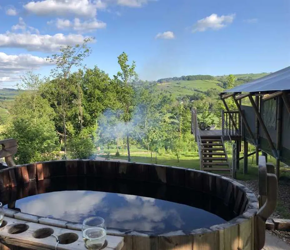 Oaklands Glamping and Treehouse