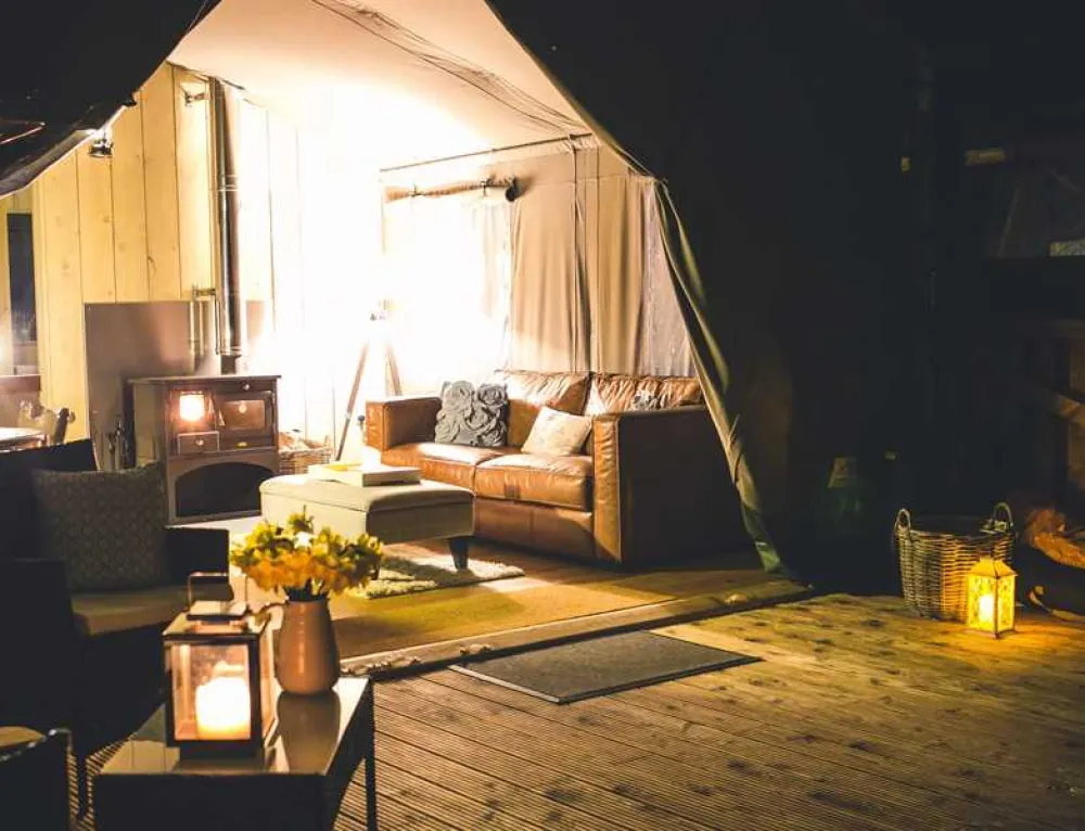 Oaklands Glamping and Treehouse
