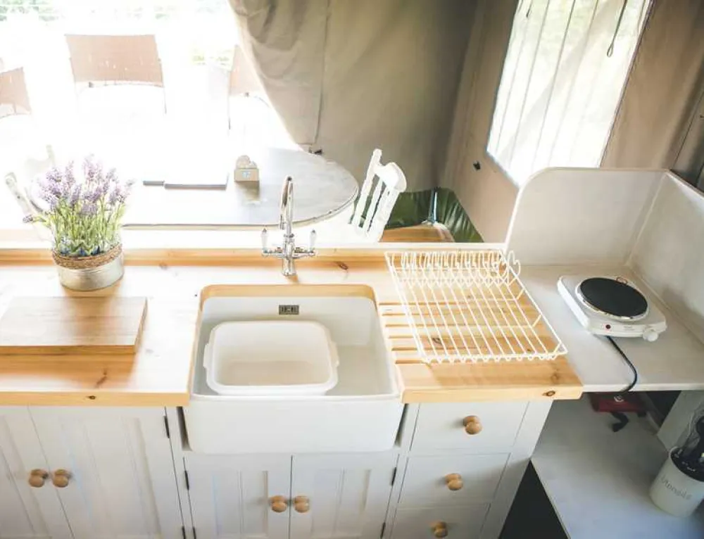 Oaklands Glamping and Treehouse