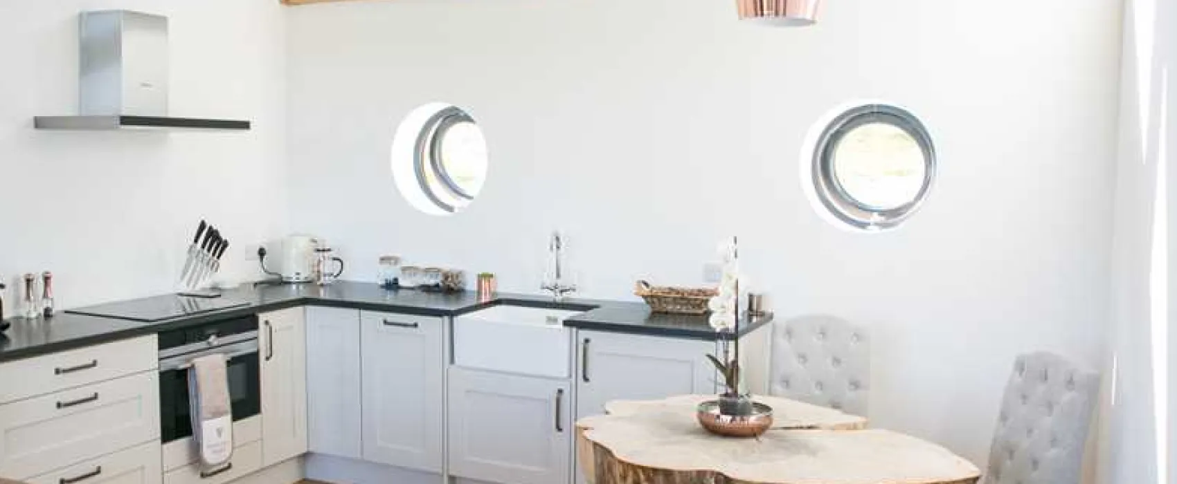 Oaklands Glamping and Treehouse