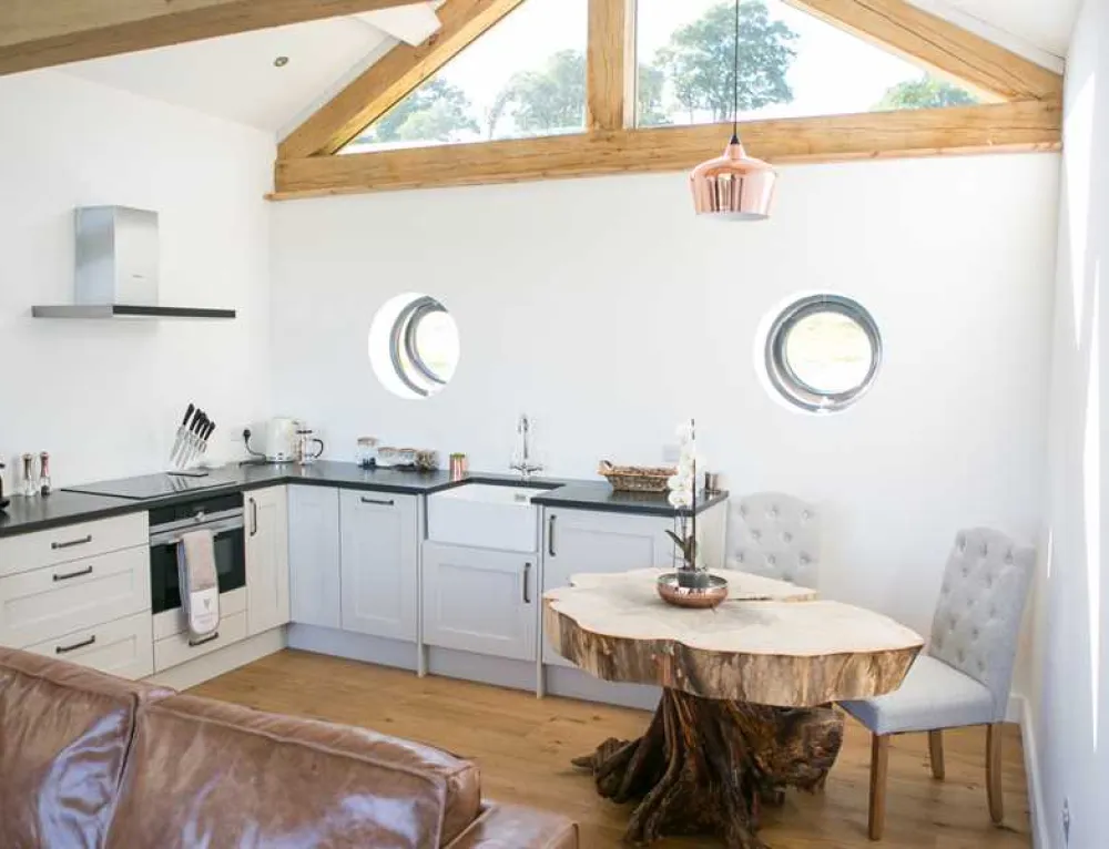 Oaklands Glamping and Treehouse