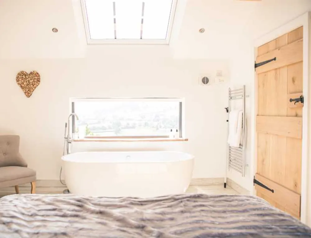 Oaklands Glamping and Treehouse