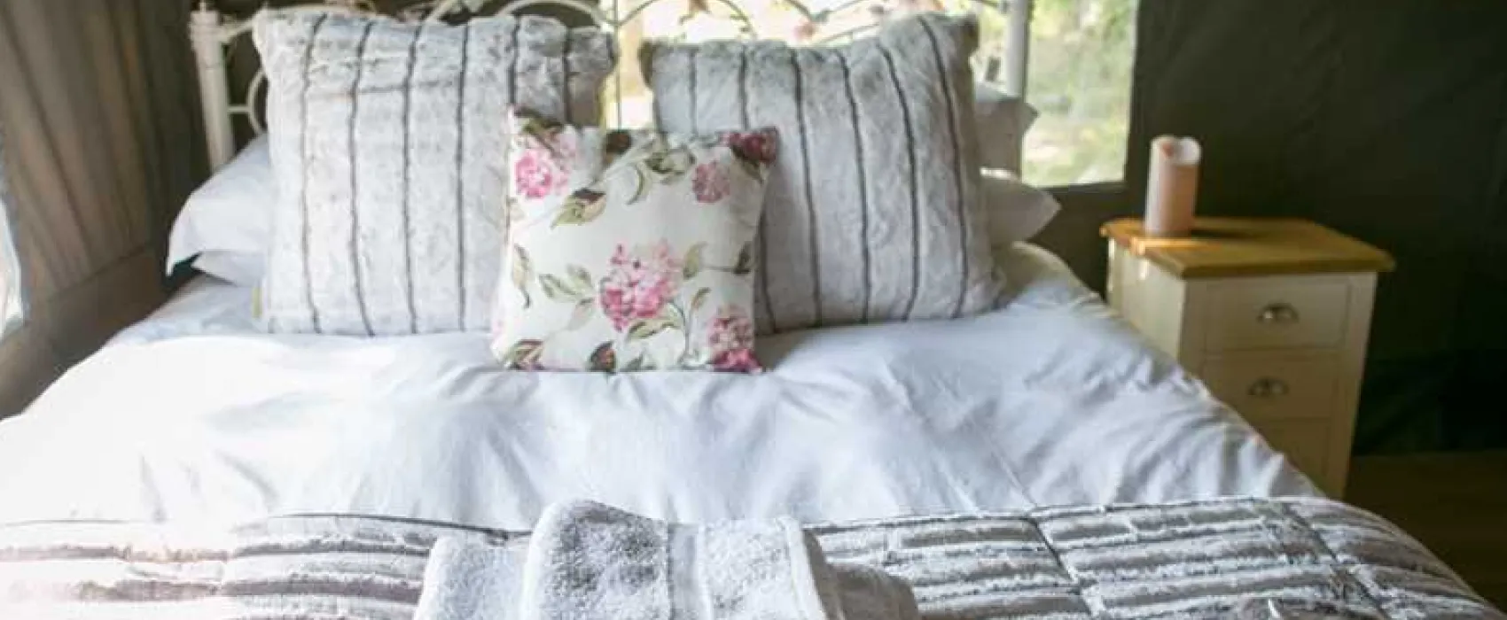 Oaklands Glamping and Treehouse