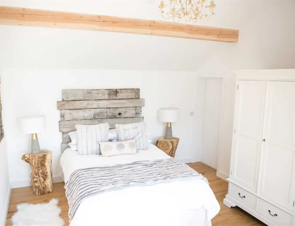 Oaklands Glamping and Treehouse