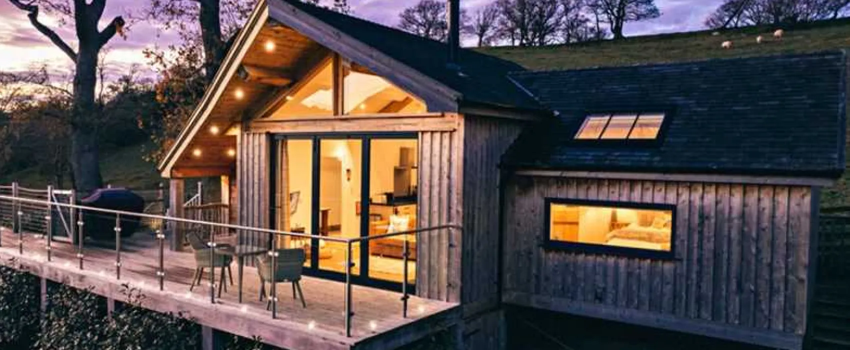 Oaklands Glamping and Treehouse