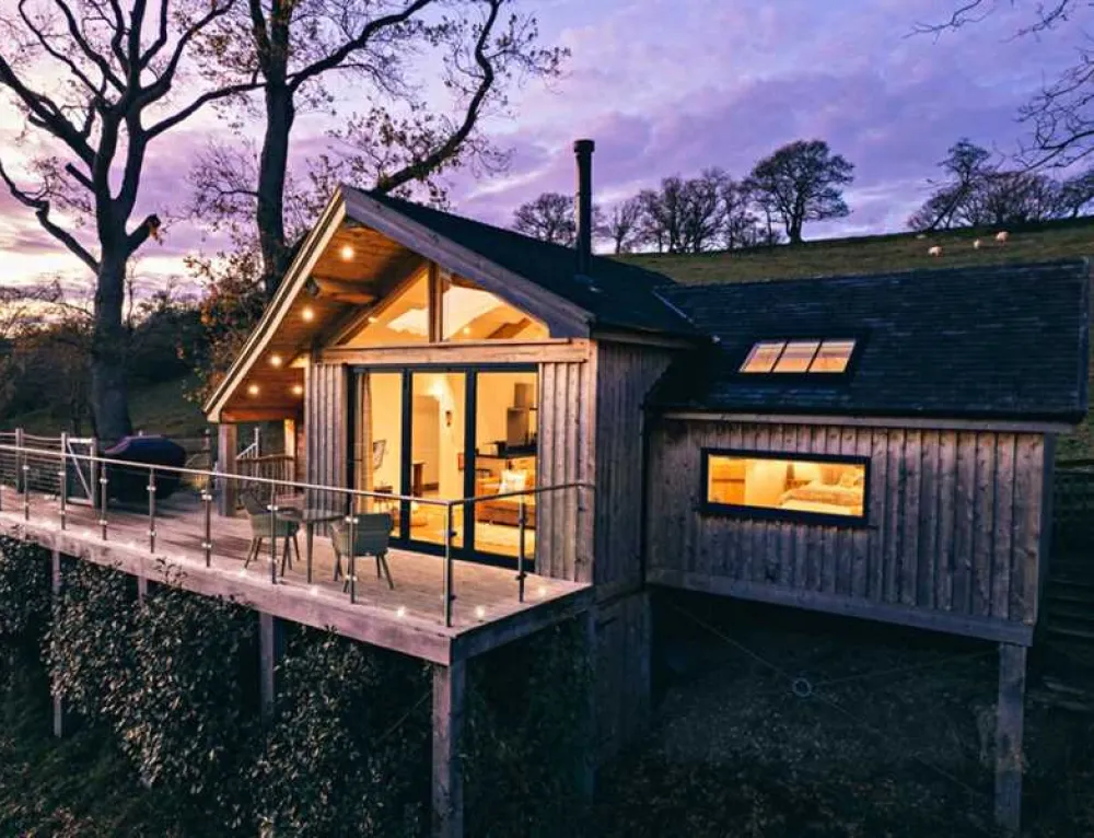 Oaklands Glamping and Treehouse