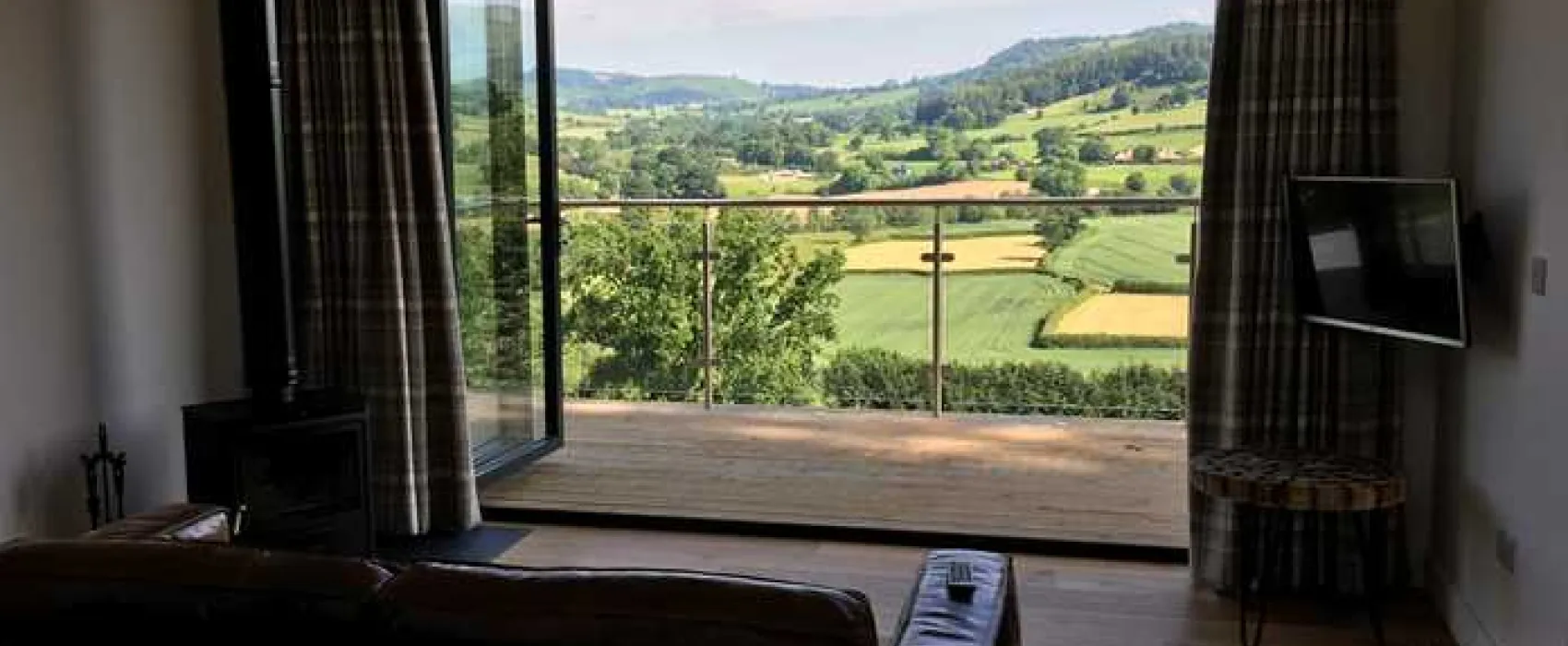 Oaklands Glamping and Treehouse