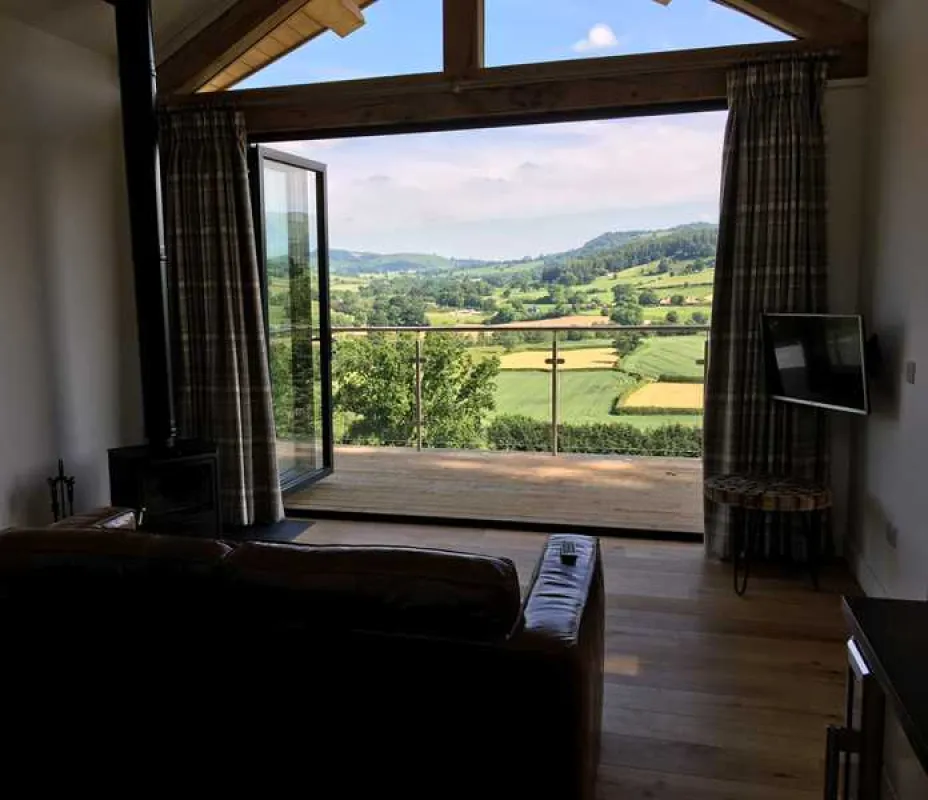 Oaklands Glamping and Treehouse