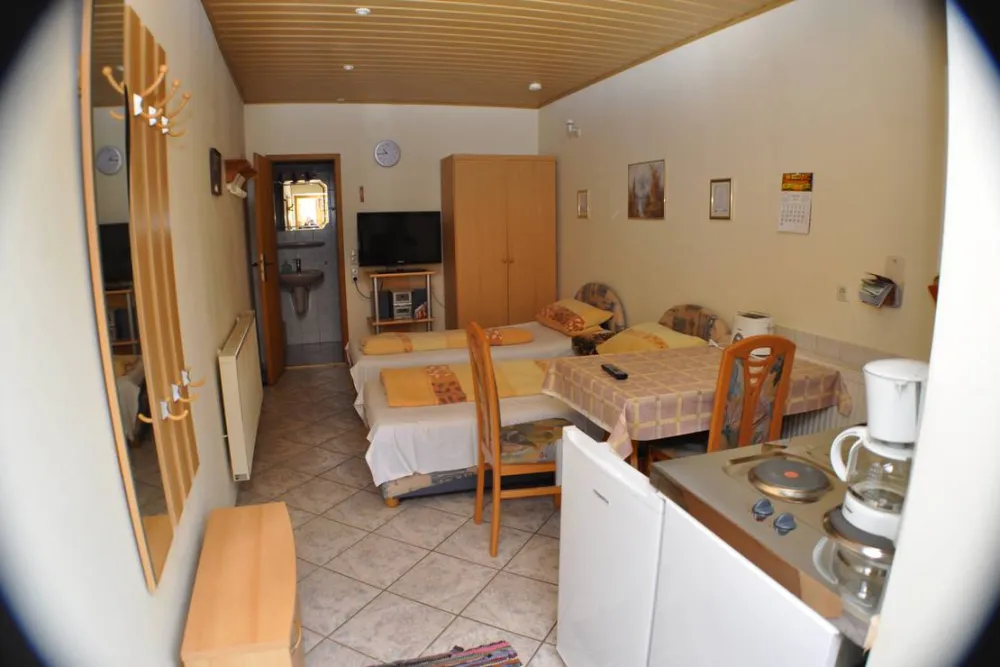 Pension & Campingplatz "Gartenidylle"