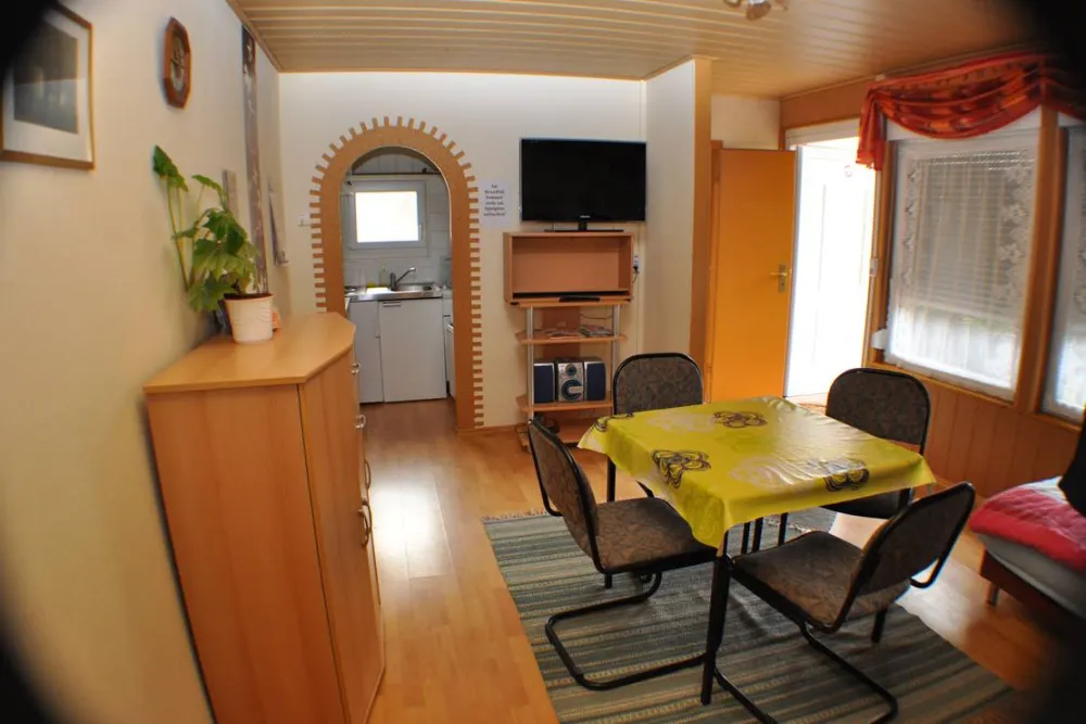 Pension & Campingplatz "Gartenidylle"