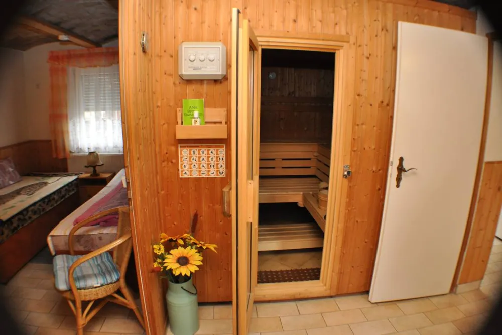 Pension & Campingplatz "Gartenidylle"