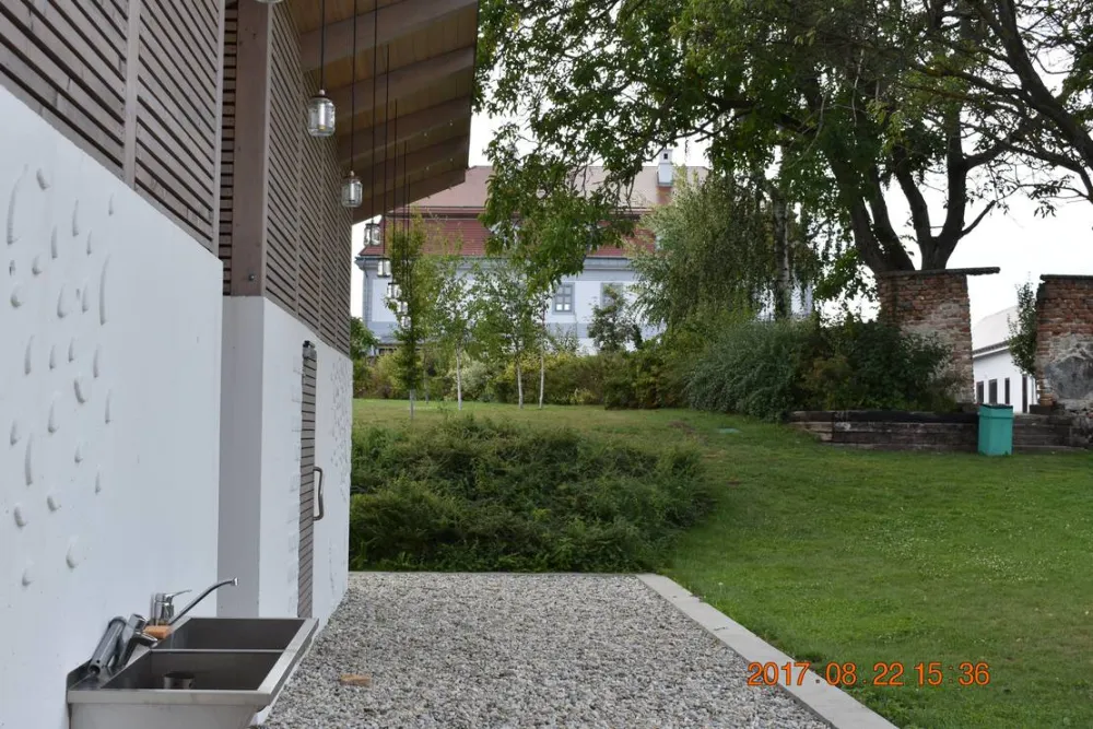 Bagolyvár Fogadó & Bakonyi Camping