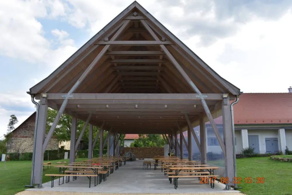 Bagolyvár Fogadó & Bakonyi Camping