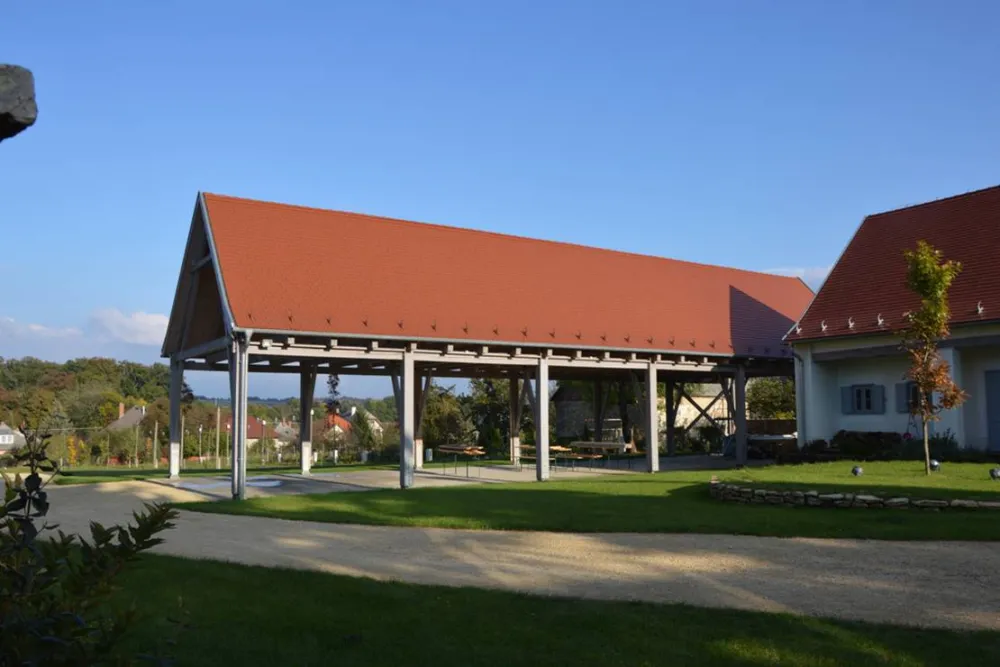 Bagolyvár Fogadó & Bakonyi Camping