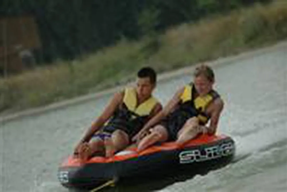 Camping Plan D'eau Des Terres Rouges