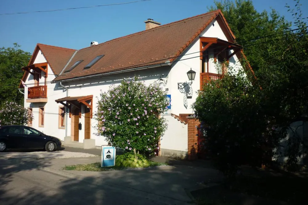 MARGARÉTA-BIA GUEST HOUSE & CAMPING NEAR BUDAPEST