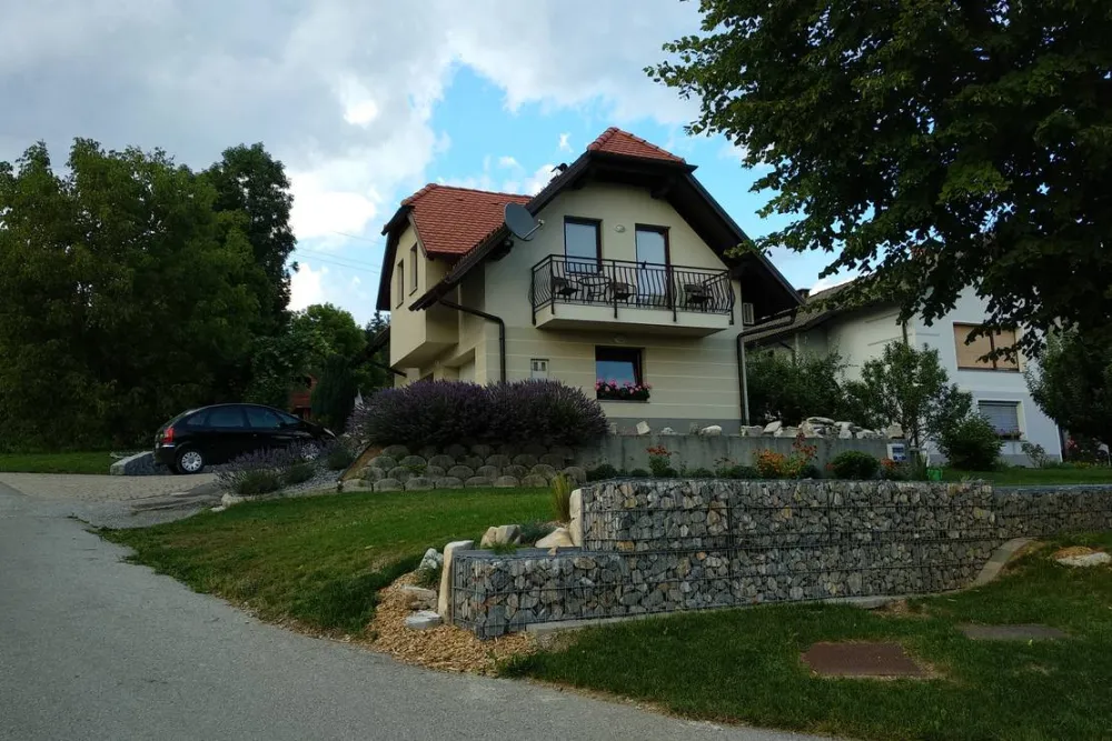 Camping & Apartment Knap