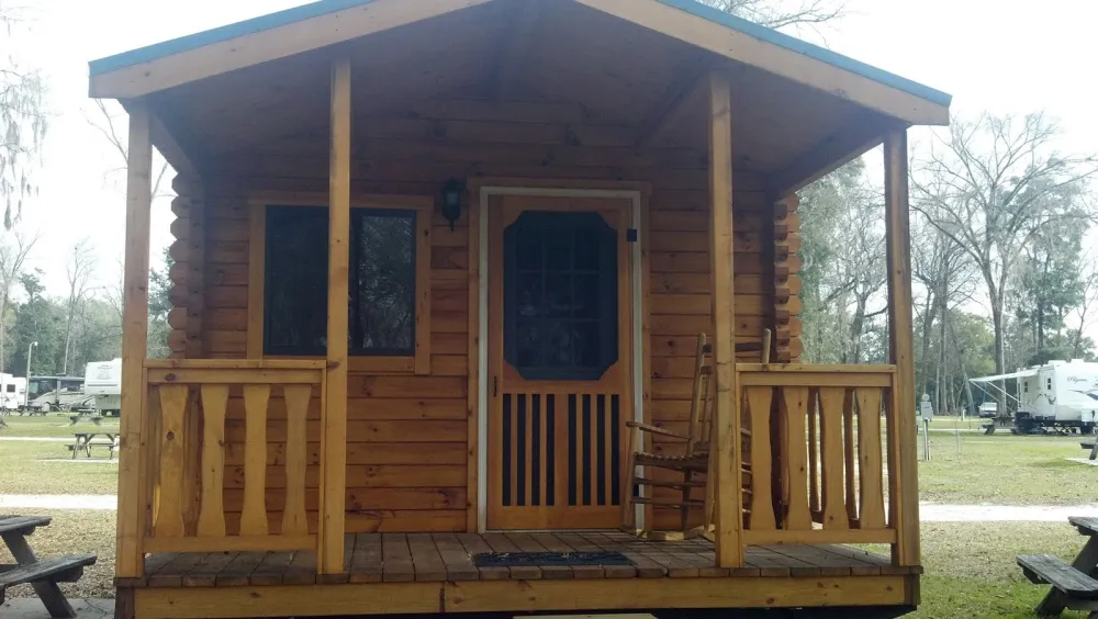 Ellie Ray's RV Resort & Lounge