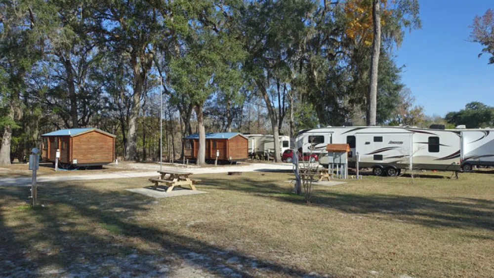 Ellie Ray's RV Resort & Lounge