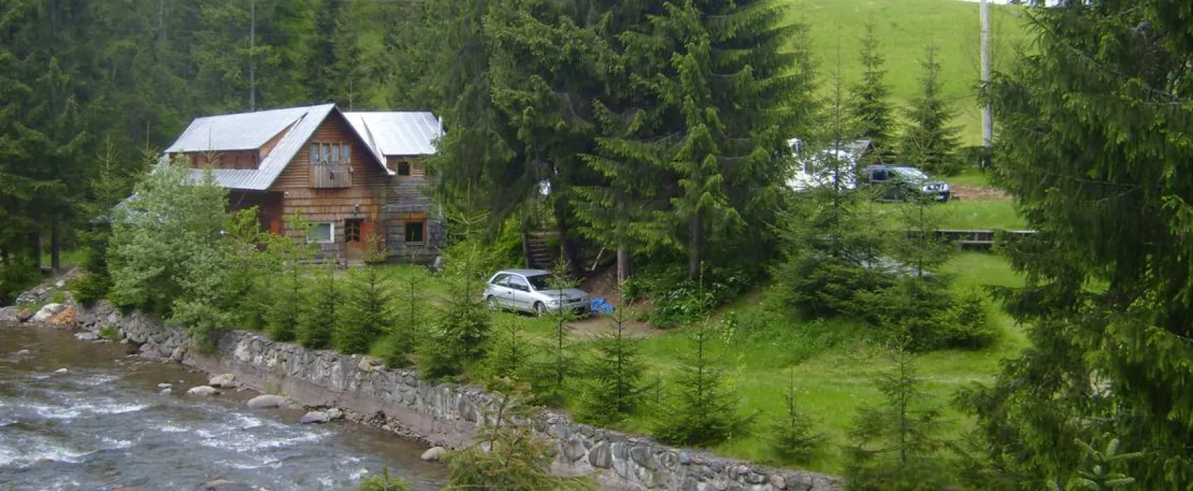 Im Westkarpaten-Naturpark, am Ariesch-Fluß.