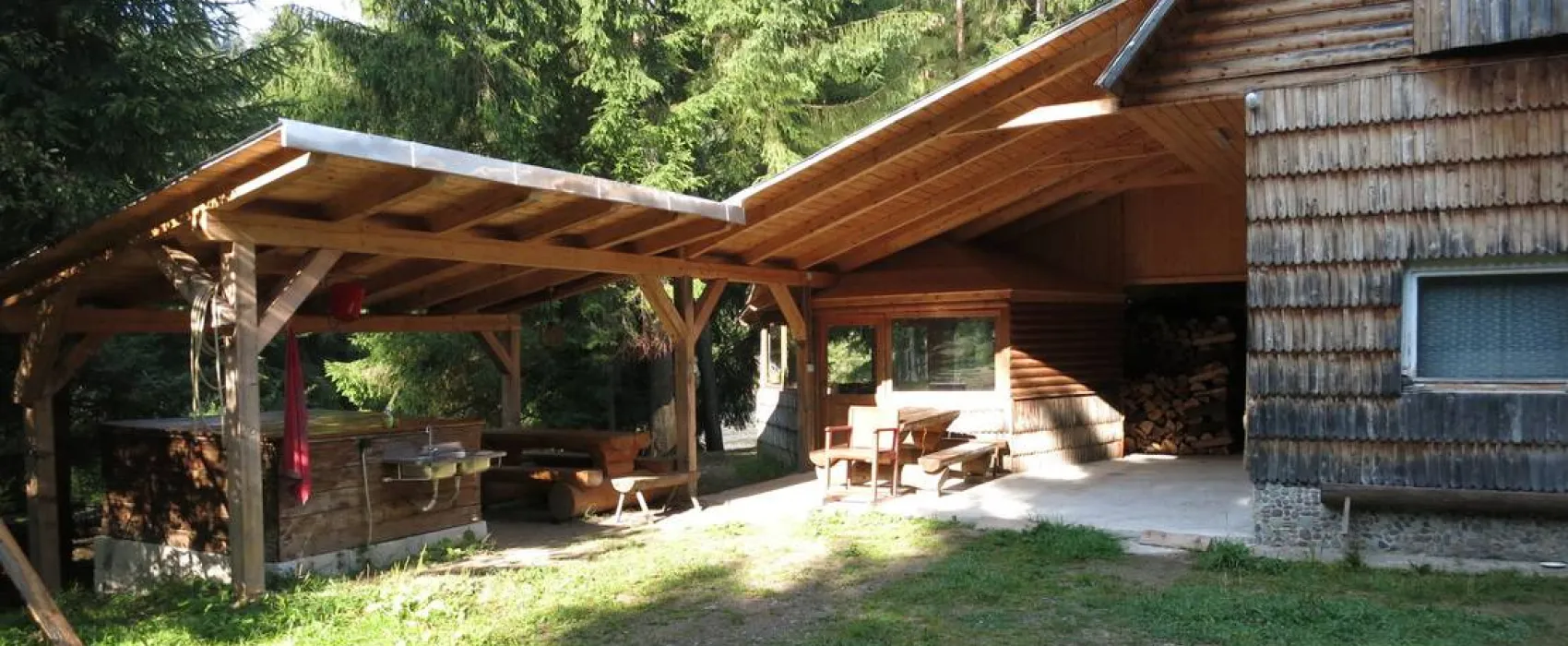 Im Westkarpaten-Naturpark, am Ariesch-Fluß.