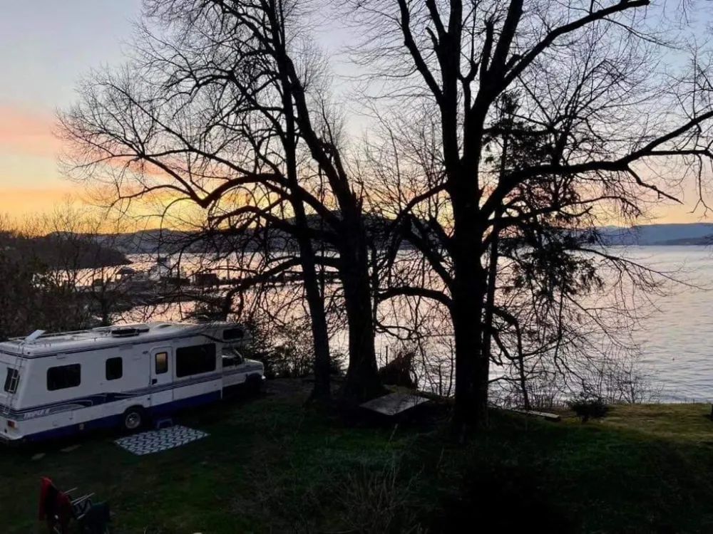 Hjelmeland Hostel & Camping