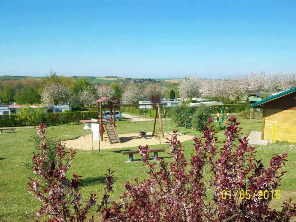 Le Pont Rouge et Les Vignes