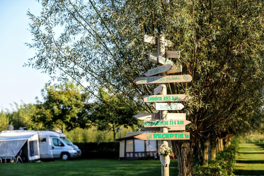 en Camperplaats 't Skônste Plekske (Minicamping)