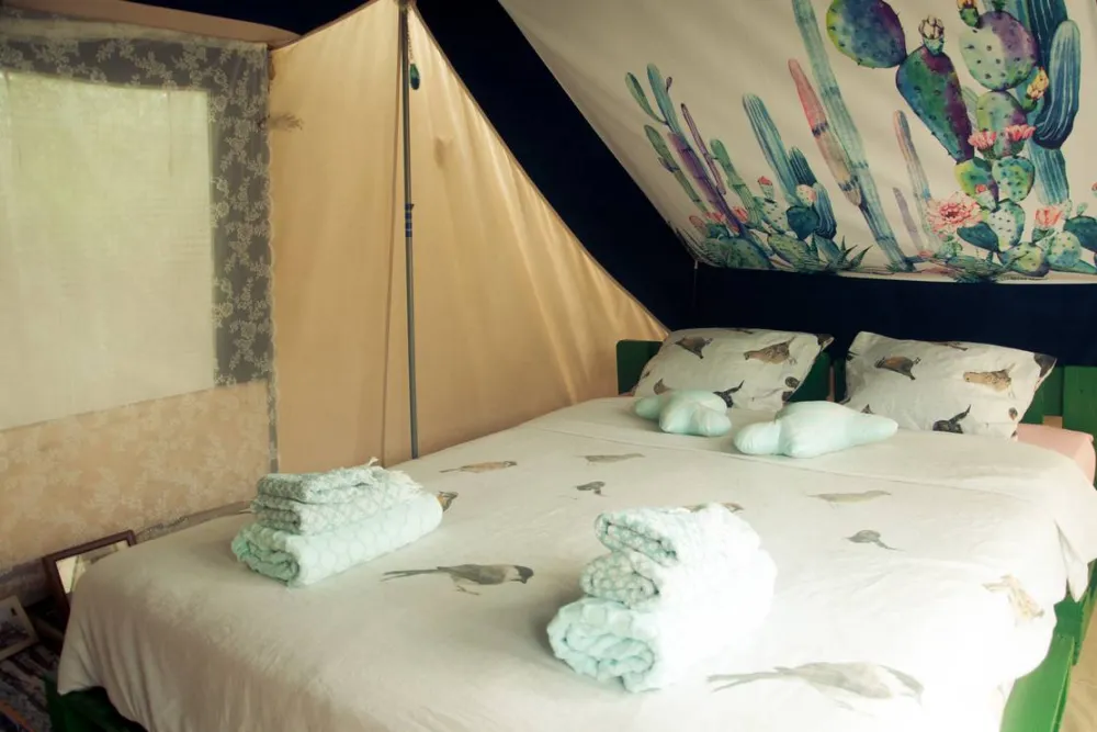 AbbyVille - Romantic Eco Camp