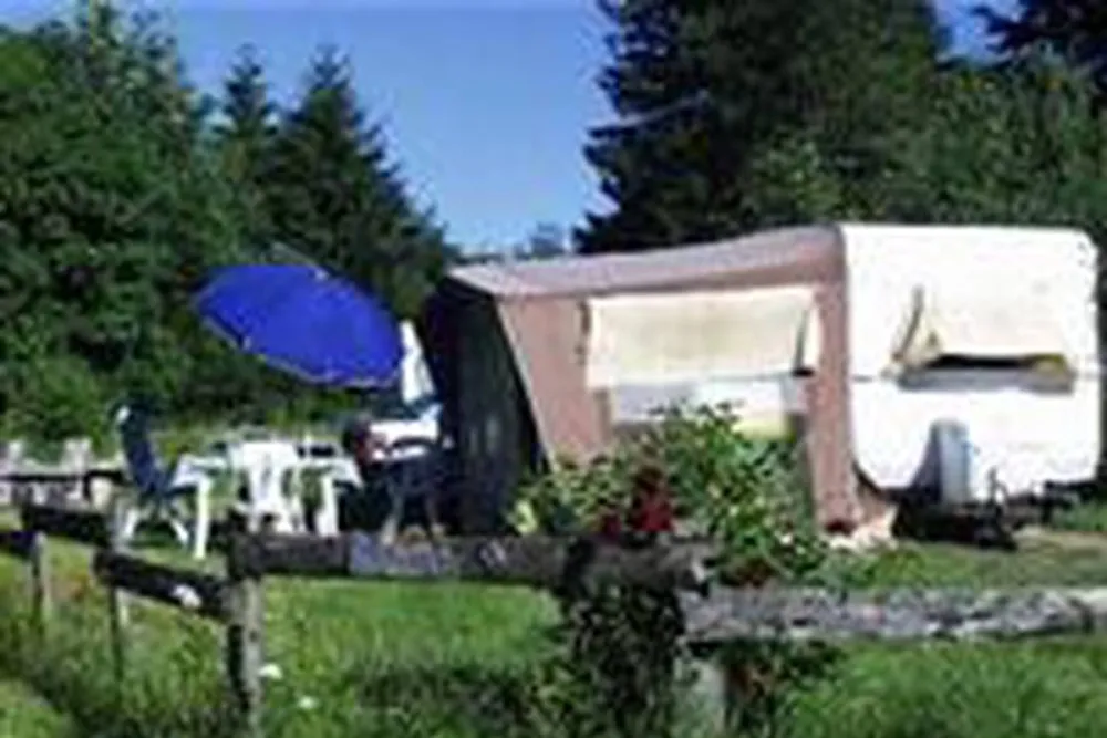 Camping à la ferme du menhir de Cascavel