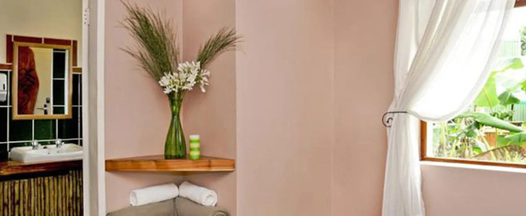 Tube n Axe Backpackers Lodge