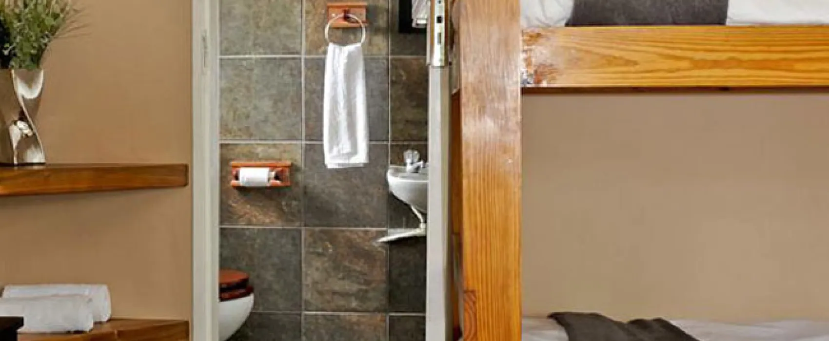 Tube n Axe Backpackers Lodge