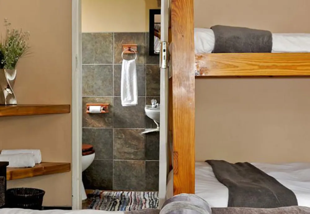 Tube n Axe Backpackers Lodge